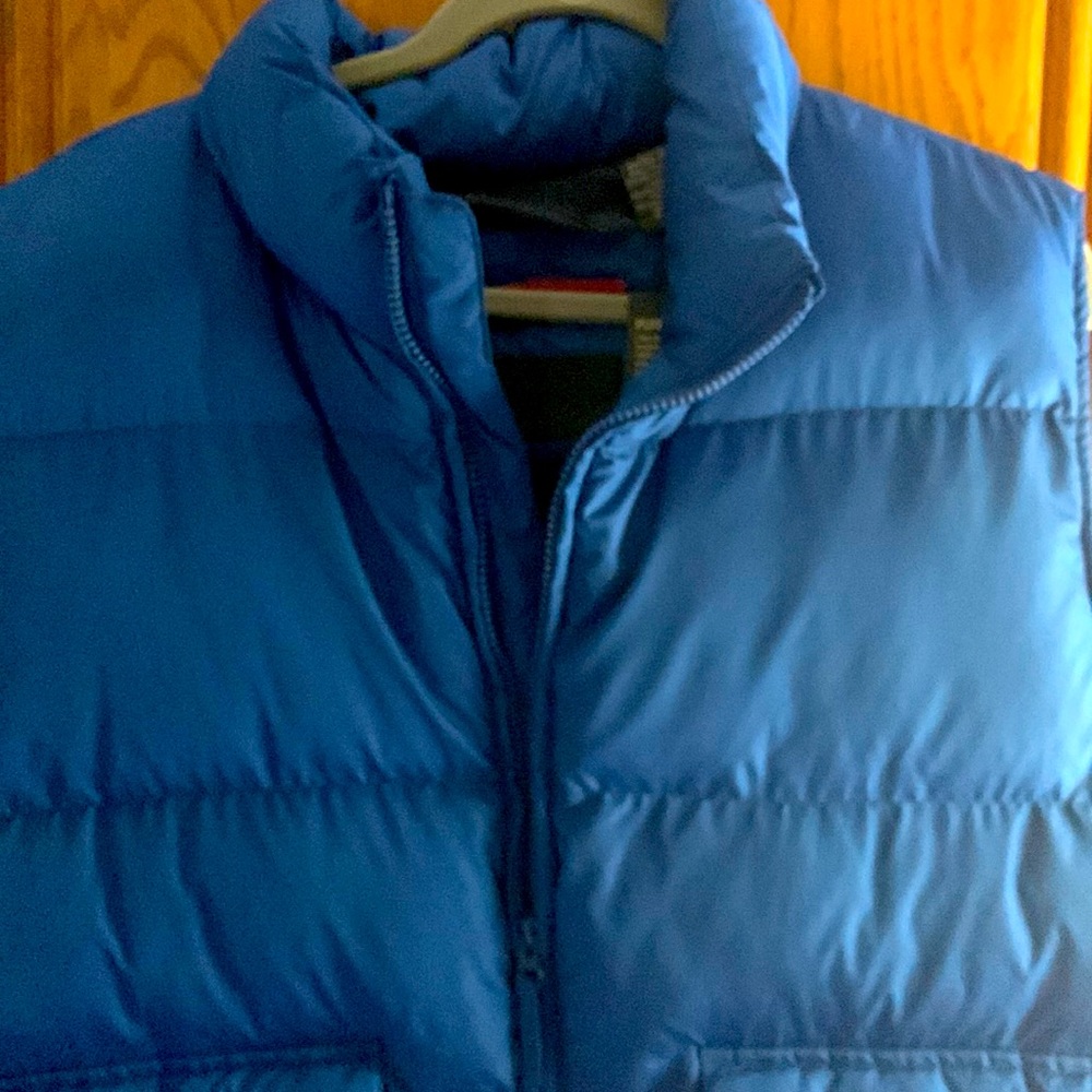 Mens puffer best with deep pockets on each side - Picture 1 of 8